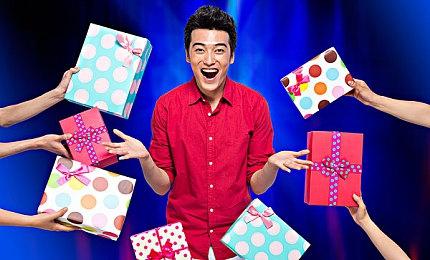 主演艾丽·范宁会游玩《死亡搁浅2》 小岛秀夫还送她游戏主机